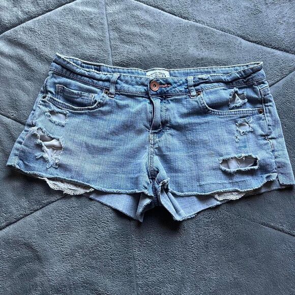 Vintage Y2K Aeropostale blue denim distressed mini shorts size 11/12 - Picture 1 of 8